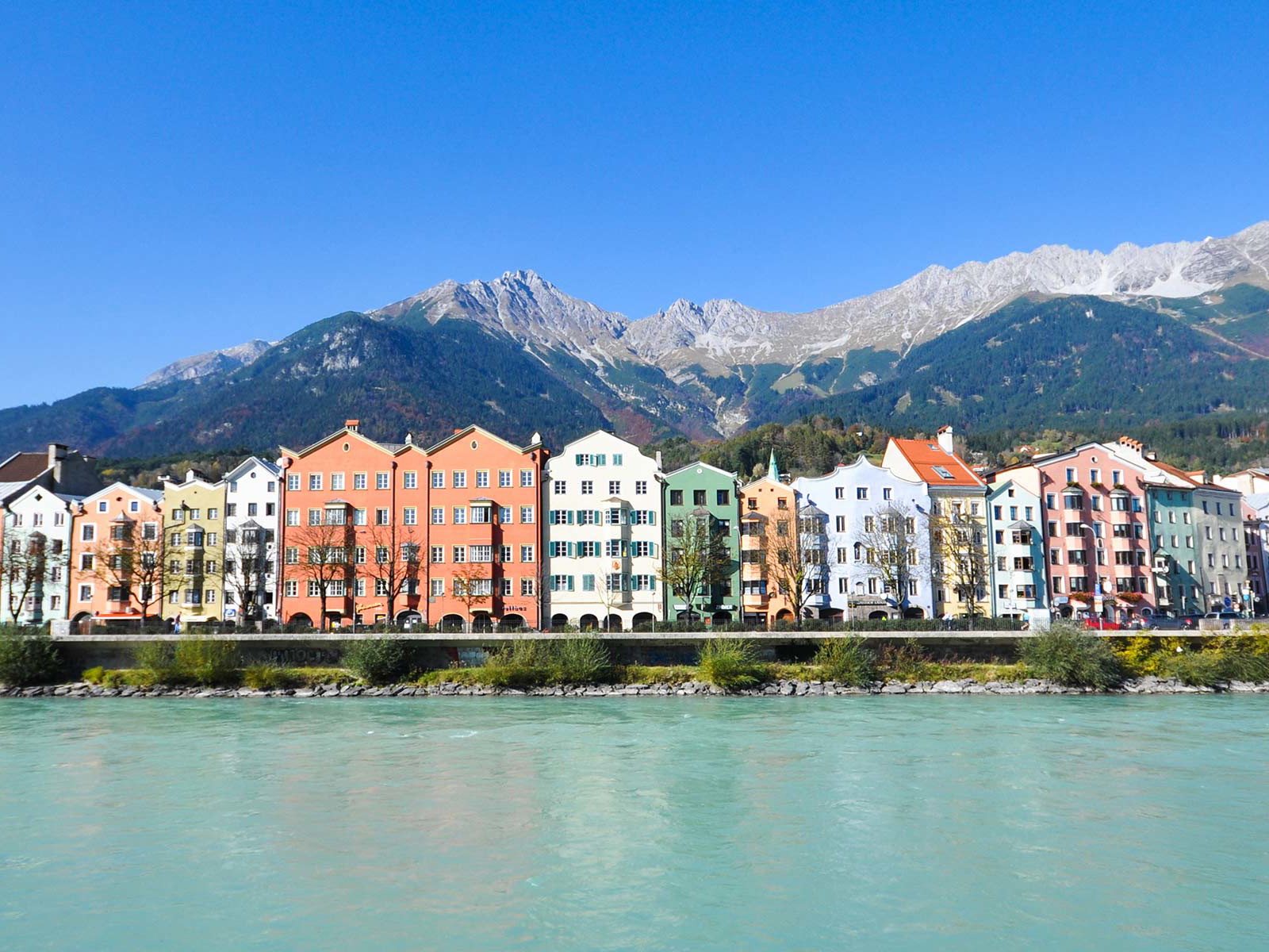 Bunt ist nicht nur die Häuser-Front am Inn-Ufer, sondern auch die Kulinarik-Szene in Innsbruck.