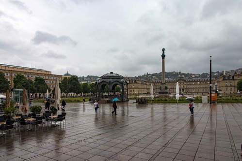 Auch bei Regenwetter sehenswert: der Schlossplatz