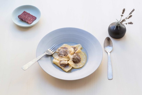 «Dörrbirnen-Ravioli mit Salsiz»