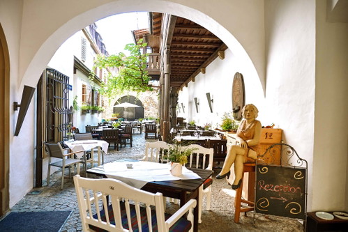 Der wunderschöne Innenhof im Romantikhotel Zur Schwane.