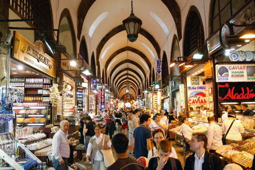 Der Große Basar ist eine Touristenattraktion und heute mehr wegen seiner Architektur als wegen seiner Geschäfte interessant.