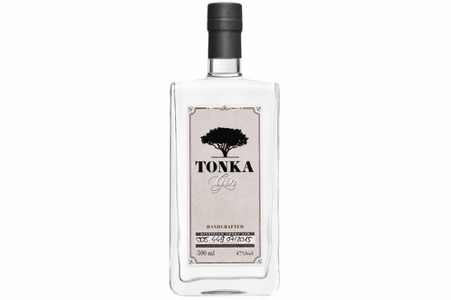 Tonka GinAls eines von 23 Botanicals enthält dieser Gin aus der Nähe von Hamburg Tonkabohne, was ihm ein vanilliges Aroma verleiht.