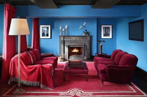 Das geschichtsträchtige »Gramercy«, New Yorks Rock-’n’-Roll-Hotel, hat von Bob Dylan über The Clash bis hin zu Madonna zahlreiche Stars beherbergt. 2006 verpasste ihm der Künstler Julian Schnabel ein modernes Design.