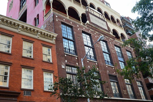 Schnabels zwölfstöckiger »Palazzo Chupi« ist ebenfalls ein Kunstwerk und Wahrzeichen im West Village. Hier lebt und arbeitet er.