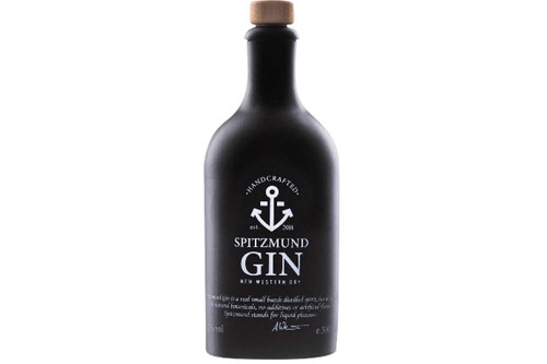 Spitzmund GinGin des deutschen Barkeepers Andreas Werner mit Botanicals wie Haselnüsse, Äpfel, Pflaumen und Muskatblüten.