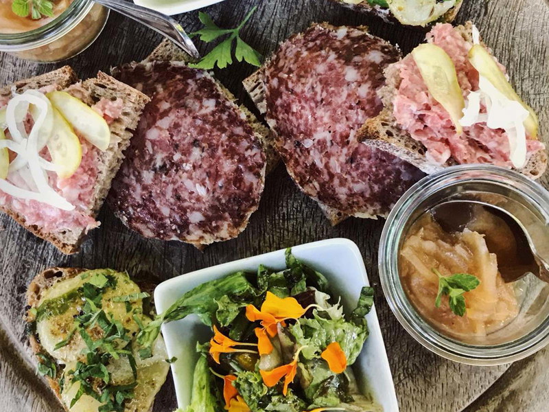 Thüringen ist für seine Wurstspezialitäten berühmt. 