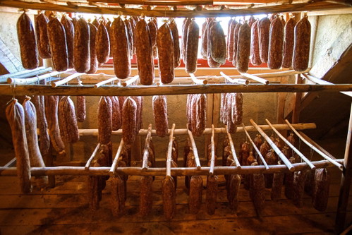 Die Wurst wird am Klausenhof noch selbst gemacht.