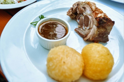 Mit jedem Meter näher, wird das Essen österreichischer