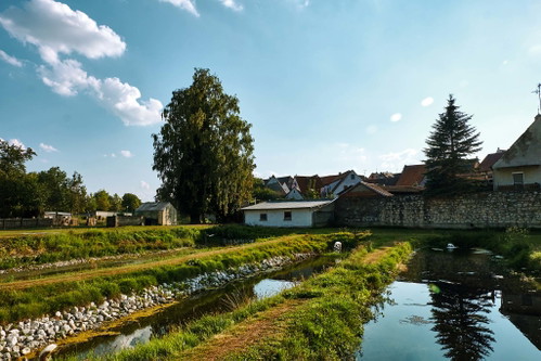 Quellwasser speißt die Fischbecken