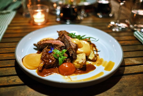 Flanksteak mit geschmortem Gemüse