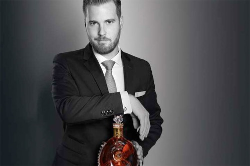 Brand-Ambassador Julian Tröger präsentiert am Arlberg den »Louis XIII«. 