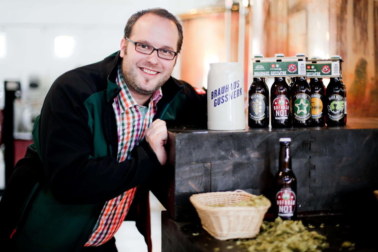 Reinhold Barta in seinem Betrieb, Brauhaus »Gusswerk«.