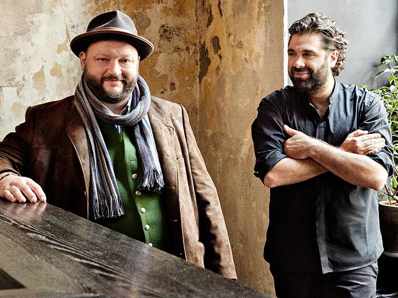 Bis 30.11. ist Alexander Mayer noch im »O boufès« von&nbsp;Konstantin Filippou (rechts) als Gastkoch.