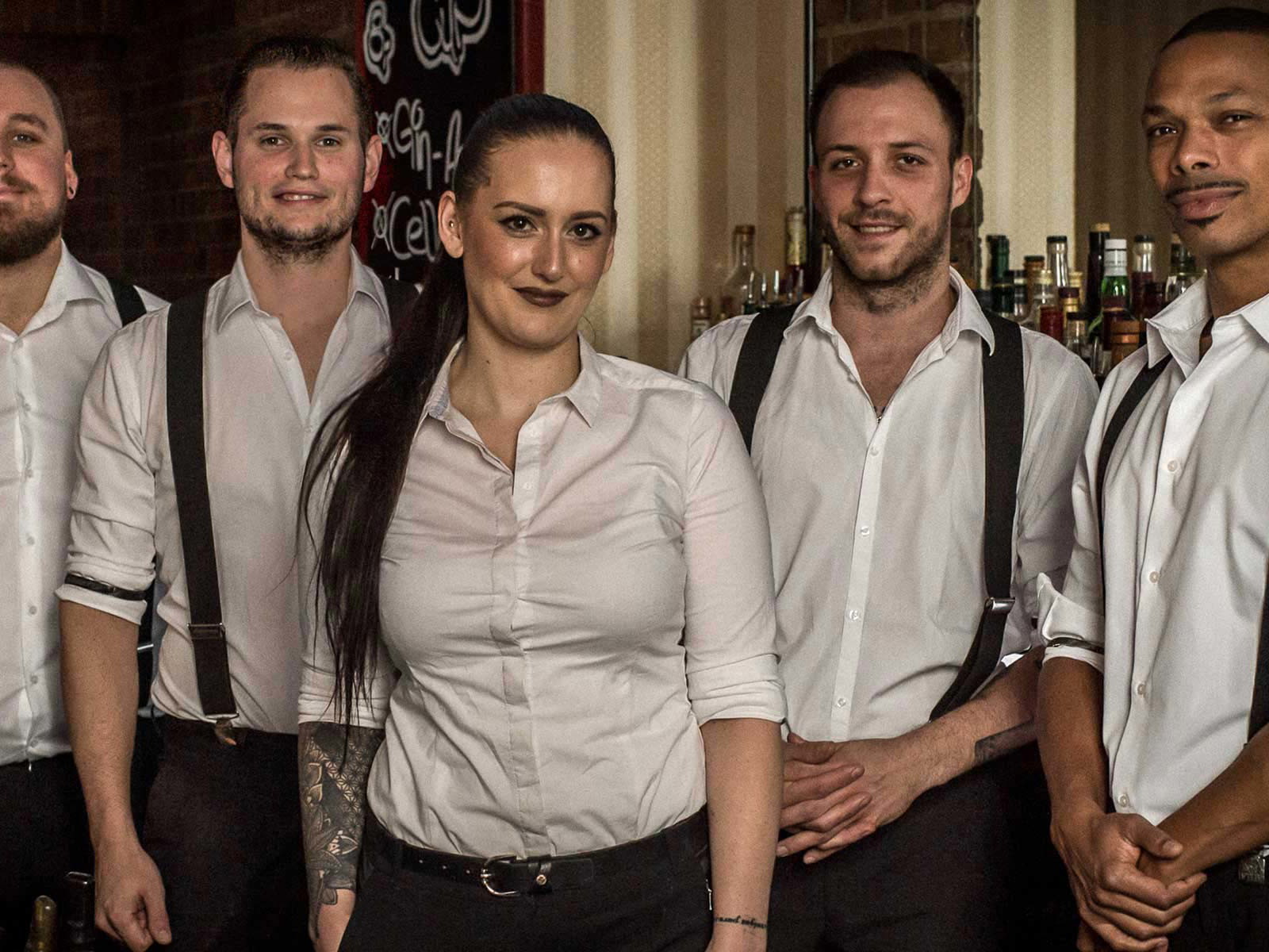 Florian Krus, Dominik Mohr, Marina Hofacker, Dominik Scheu und Dominique Simon – das Barteam des Jahres.