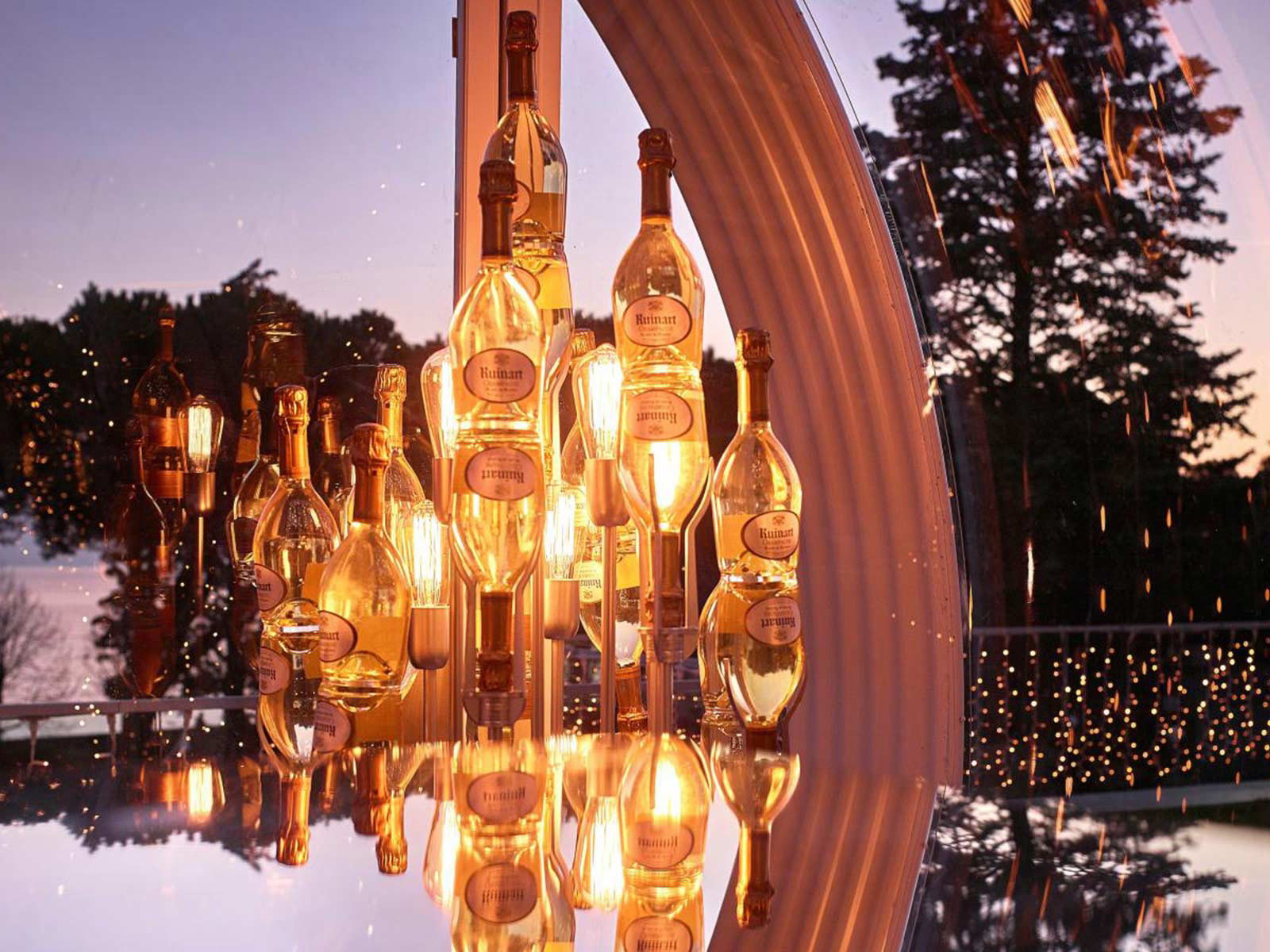 In der «Bar à Bulles by Ruinart» kann man Champagner in der Bubble-Glas-Bar unter freiem Sternenhimmel geniessen. 