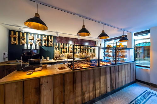 Im Breadstore werden die Brote, die jeden Morgen frisch gebacken werden, ausschliesslich aus heimischen Rohstoffen hergestellt.