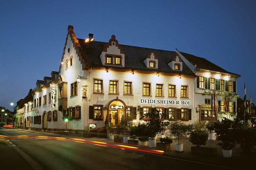 Bekannt für Staatsbesuche mit Saumagen: »Deidesheimer Hof«. 