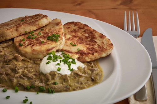 Kalbsbeuschel mit Serviettenknödel.
