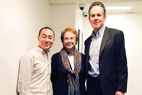 Mimi Sheraton mit den Spitzenköchen Corey Lee und Thomas Keller.