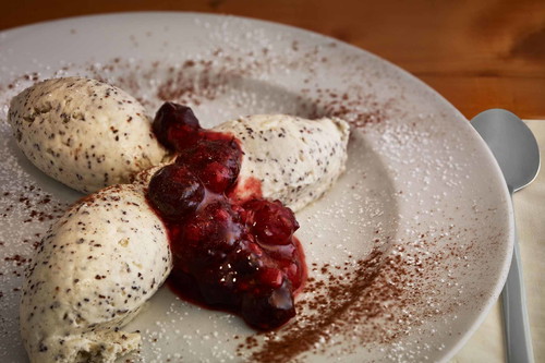 Mohn-Mousse mit weißer Schokolade.