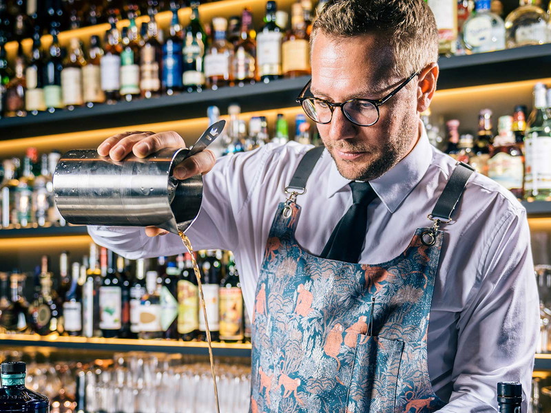 Die erst kürzlich eröffneten «Bar am Wasser», gehört zu den zwanzig ausgewählten Bars in der, der neue Hendrick’s Orbium Gin serviert wird.