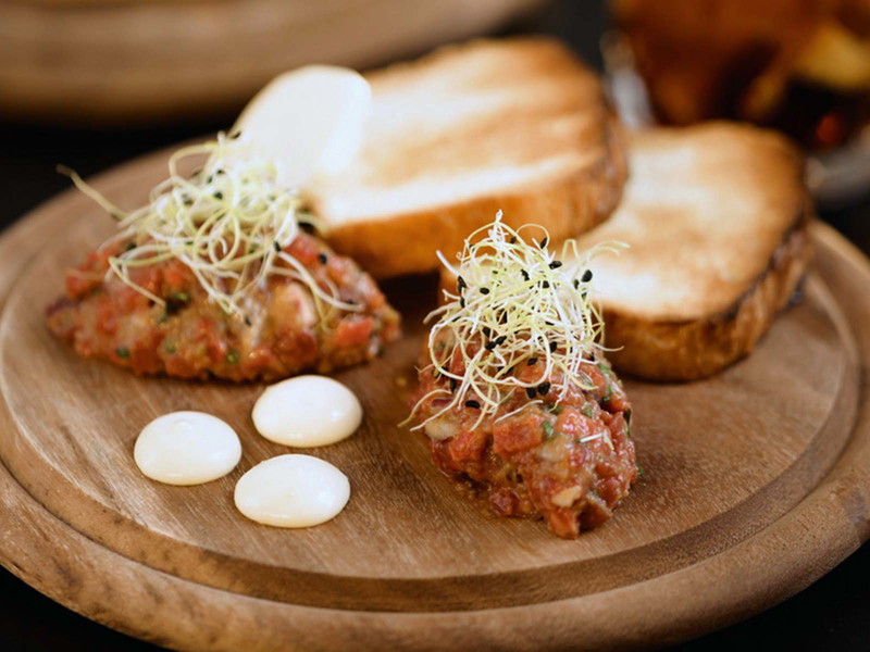Beef Tatar goes Beisl im »Stuwer«.