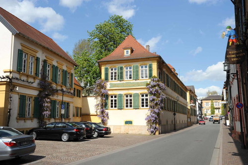 Reichsrat von Buhl: Gutshaus in Deidesheim – die Reben werden nach zertifiziertem Bio-Standard gepflegt.