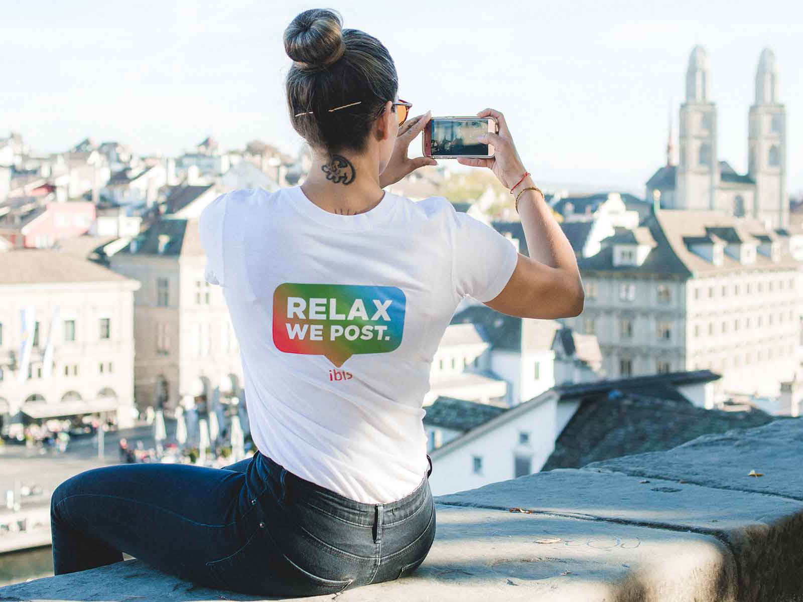 Der Zürcher Lindenhof: Ein Instagram-Sitter am Werk.