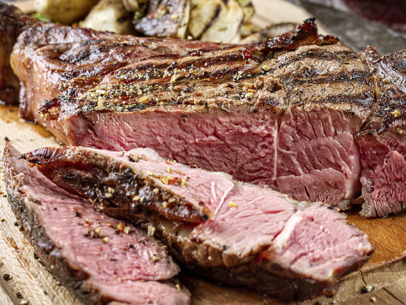 Fleischeslust: Im »Dstrikt Steakhouse« ist für jeden Geschmack etwas dabei.