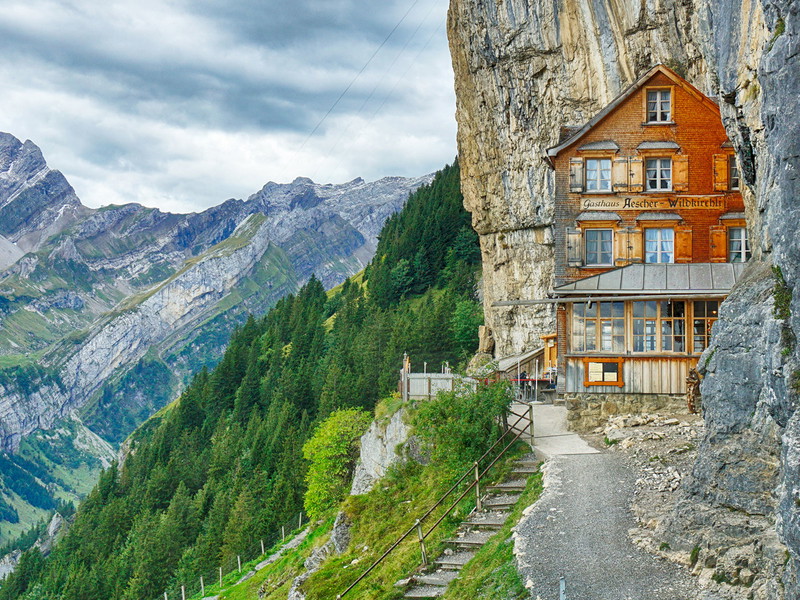 Das Berggasthaus «Äscher-Wildkirchli» wird mit neuem Konzept von der Pfefferbeere AG übernommen.
