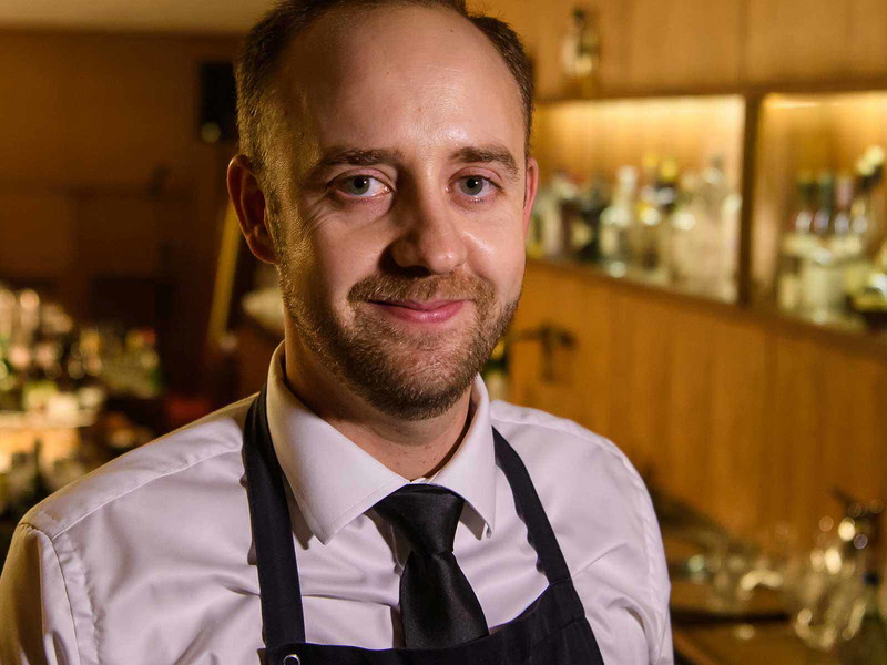 Barchef Henning Neufeld aus dem »Les Fleurs Du Mal«.