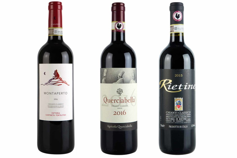 Querciabella 2016 Chianti Classico (mitte), Carpineta Fontalpino 2016 Chianti Classico Montaperto (l.) und Rietine 2015 Chianti Classico (r.).