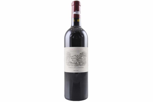 Carruades de Lafite 2014 Chateau Lafite RothschildDie Noten von Brombeere und schwarzer Johannisbeere sind gut wahrnehmbar. Schöne Länge, die sich in der Flasche noch stärker ausprägen dürfte.www.lafite.vin.co; Preis auf Anfrage