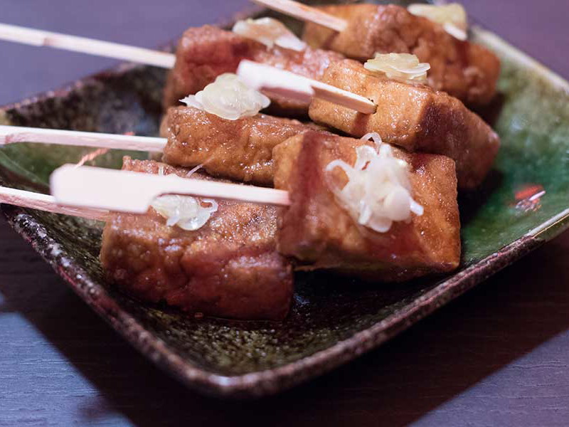 In veganem Miso marinierter Tofu.