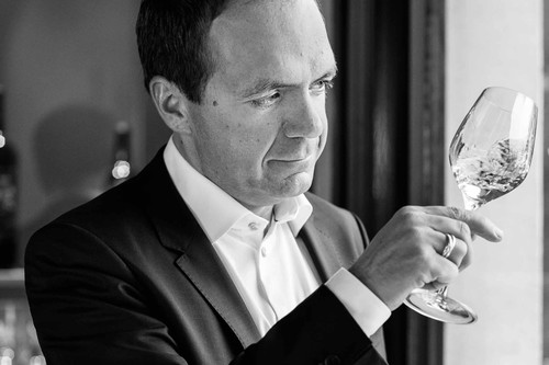 «So wie es sich bisher absehen lässt, werden die Weine sehr charakterstark sein, und man wird die Sonne im Glas förmlich spüren.» (Raphaël Garcia, Winzer aus dem Wallis)