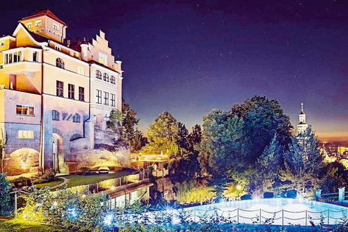 Märchenschloss mit Ausblick, Fine-Dining, Romantik und edlem Design: das Schloss Mönchstein.