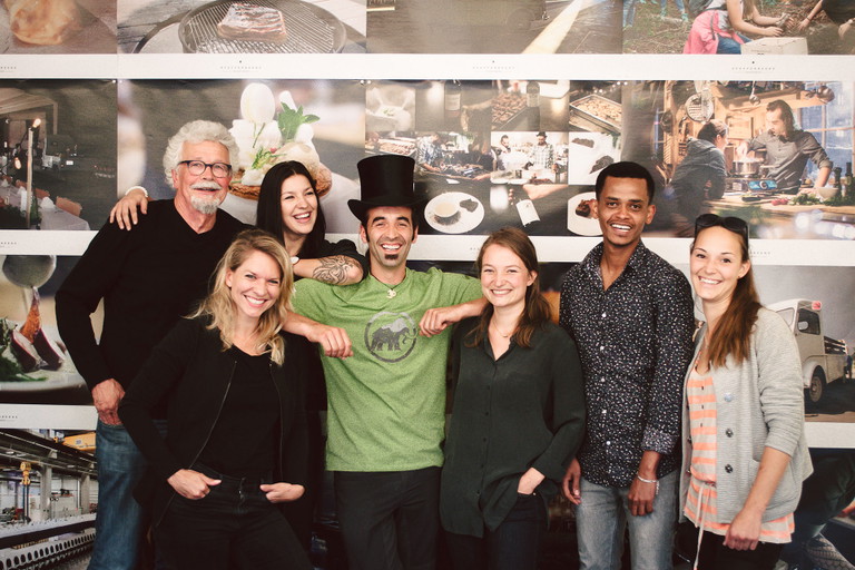Das Pfefferbeere-Team: Dr. Gottfried Koch, Nicole Ramsauer, Melanie Gmünder, Gallus Knechtle, Aurelia Hostettler, Sami Germay und Karin Haas.