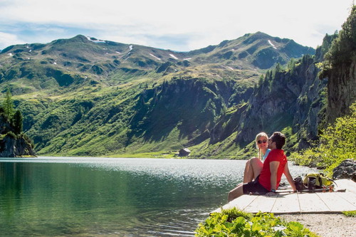 Im Sommer locken die Lungauer Berge und laden zu ausgedehnten Wanderungen ein. Im Winter ist Sonnen­skilauf beinahe garantiert.