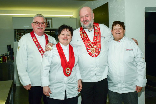 Der Vorstand des VKÖs Oberösterreich kam zur Eröffnung: Küchenmeister Heinz Pinaucic, Vorstandsmitglied Viktoria Stranzinger,&nbsp;Obmann Gerhard und&nbsp;Kassier Gabriele Kranawendtner.&nbsp;