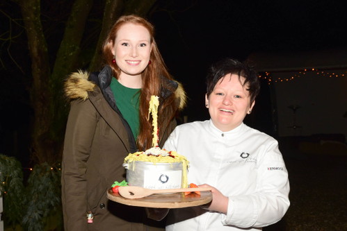 Konditormeisterin&nbsp;Stephanie Greiner gratulierte mit einer Torte.