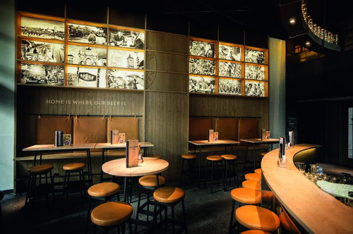 Die Paulaner Brauerei ist in Singapur die einzige Hausbrauerei mit Wirtshaus.