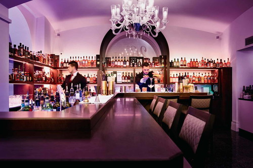 Die Hotelbar »26°EAST« im Palais Hansen Kempinski fokussiert sich auf Länder, die auf dem 26. Längengrad liegen.