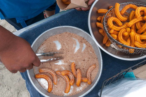 Zwar kommen sie ursprünglich aus Spanien, »Churros« findet man in Mexiko jedoch an fast jeder Straßenecke.