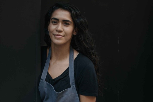 Daniela Soto-Innes vom New Yorker «Cosme», die aktuelle Nummer 25 der World’s 50 Best Restaurants, hätte ursprünglich bei dem Event gekocht, musste jedoch kurzfristig absagen. An ihrere Stelle wird die Brasilianerin Manu Buffara teilnehmen.