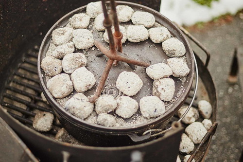 Schritt 3: Im Dutch Oven zwei Stunden schmoren lassen.