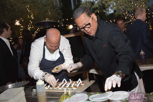 »Iron Chef« Masaharu Morimoto sorgt im »Morimoto Asia« dafür, dass Sushi genau wie in Japan schmeckt.