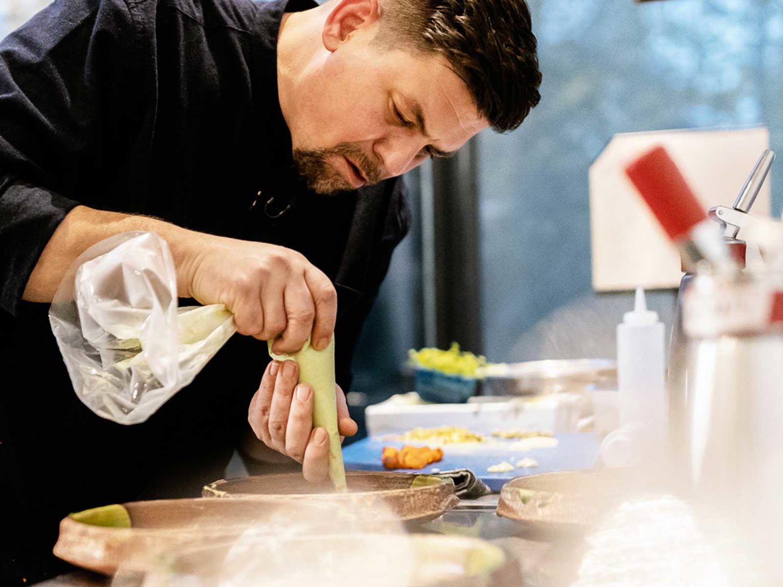 Tim Mälzer stellt sich bei »Kitchen Impossible« immer wieder neuen Herausforderungen.
