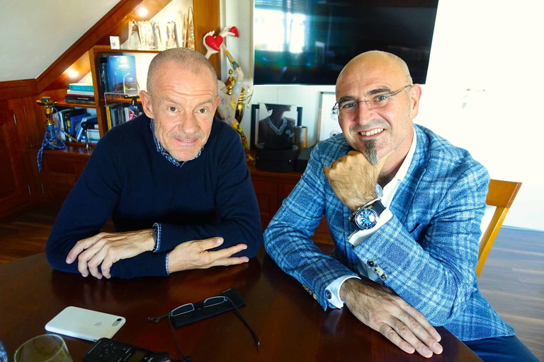Marc A. Hayek (r.) empfing Alexander Linz in seinem Büro bei Blancpain in Paudex, Schweiz.
