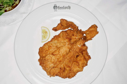 Traditionsgasthaus, das bei Einheimischen und Touristen gleichauf beliebt ist.