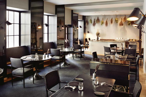 Restaurant »Konstantin Filippou«: Minimalistische Einrichtung, innovative Küche mit einem ganz persönlichen Touch. Konstantin Filippou kocht derzeit in Bestform.